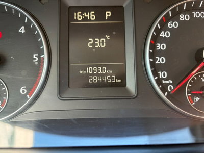 Volkswagen Touran 1.6 TDI DSG Comfortline (15)