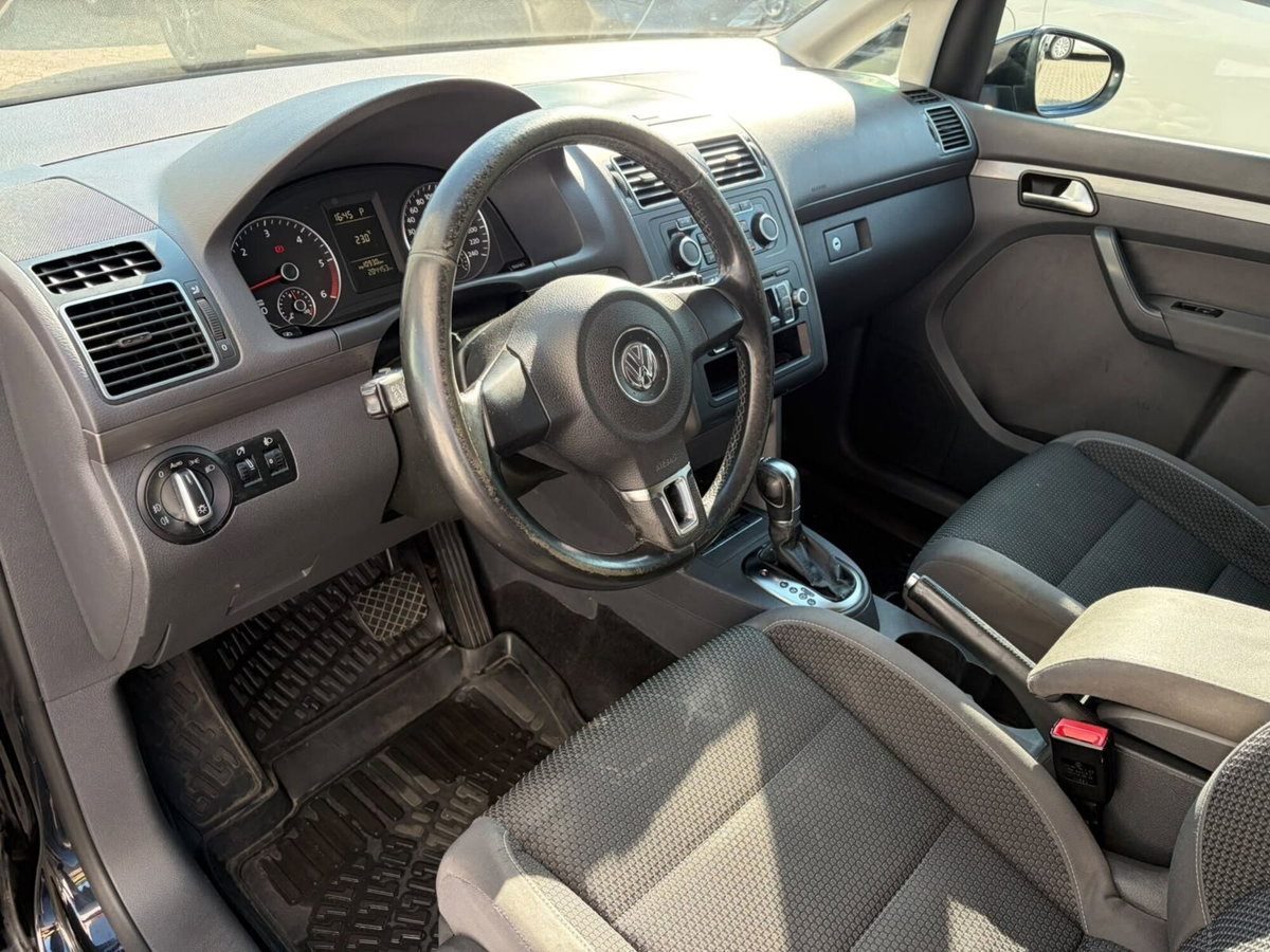 Volkswagen Touran 1.6 TDI DSG Comfortline (8)