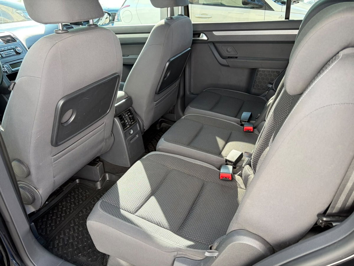 Volkswagen Touran 1.6 TDI DSG Comfortline (9)