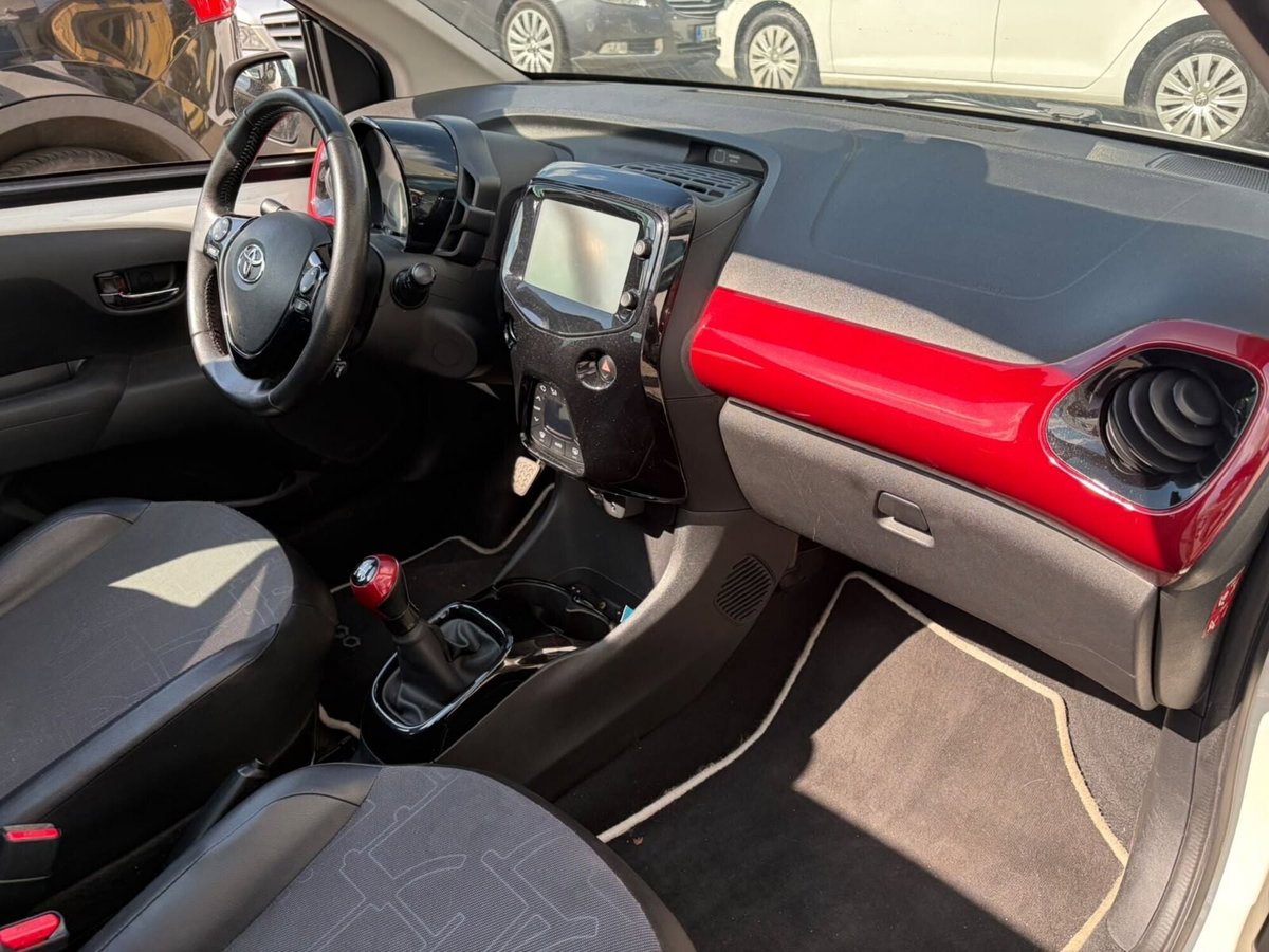 Toyota Aygo 1.0 VVT-i 69 CV 5 porte x-cite TSS (10)