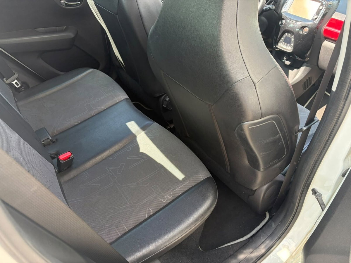 Toyota Aygo 1.0 VVT-i 69 CV 5 porte x-cite TSS (11)