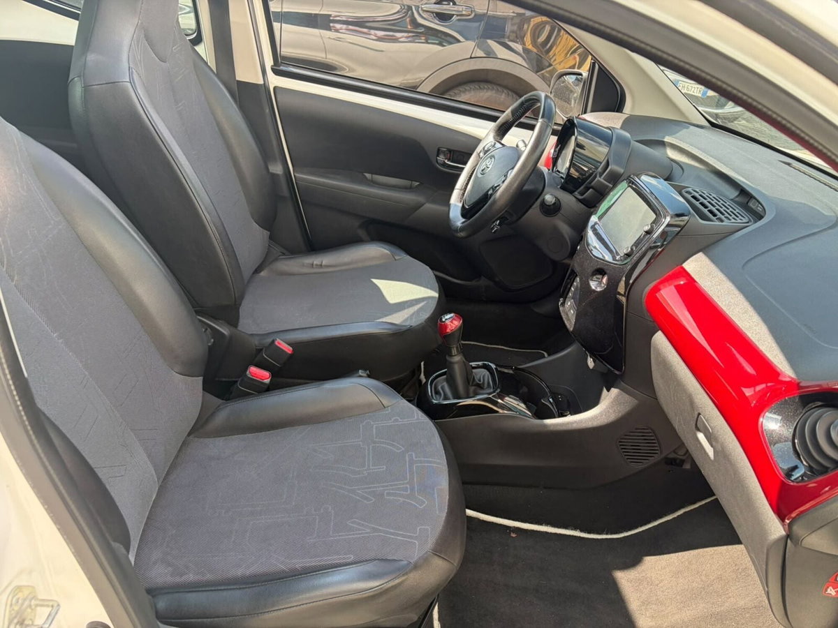 Toyota Aygo 1.0 VVT-i 69 CV 5 porte x-cite TSS (9)