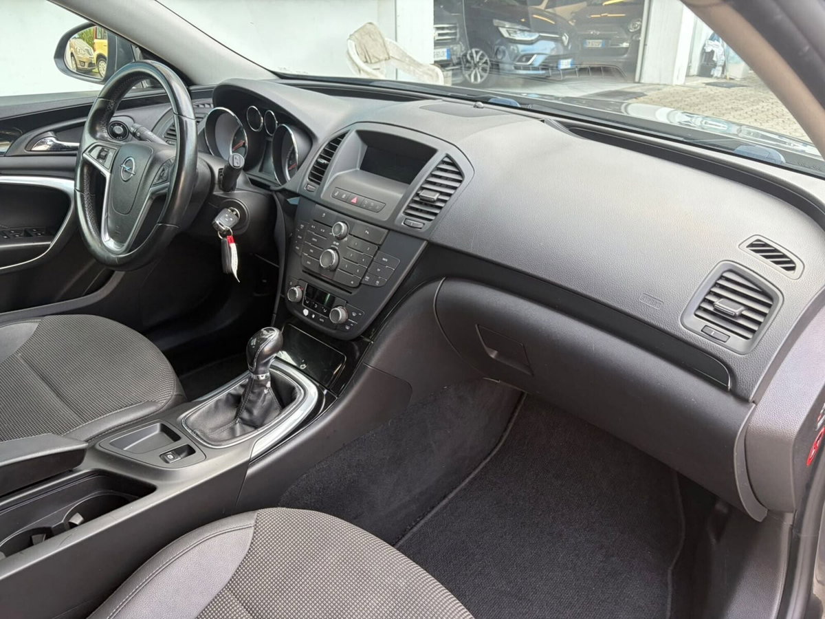 Opel Insignia Station Wagon CDTI 160CV Sports Cosmo (10)