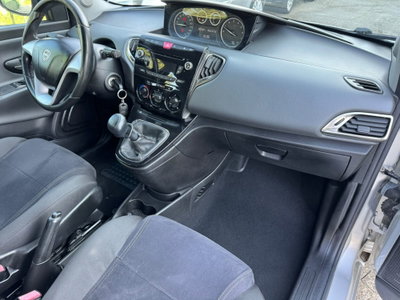Lancia Ypsilon 1.2 69 CV 5 porte Gold (11)