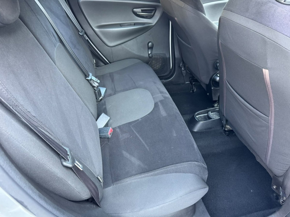 Lancia Ypsilon 1.2 69 CV 5 porte Gold (12)
