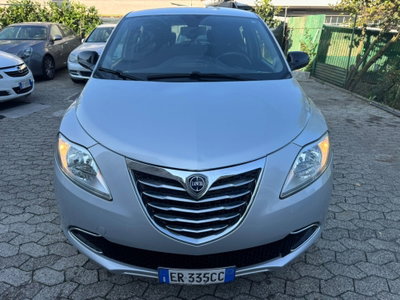 Lancia Ypsilon 1.2 69 CV 5 porte Gold (2)