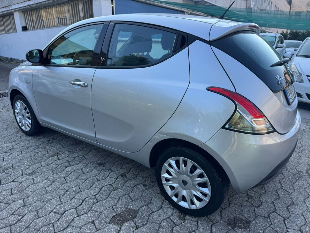 Lancia Ypsilon 1.2 69 CV 5 porte Gold (4)