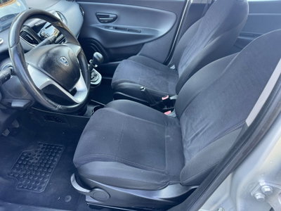 Lancia Ypsilon 1.2 69 CV 5 porte Gold (7)