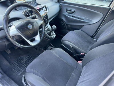 Lancia Ypsilon 1.2 69 CV 5 porte Gold (8)