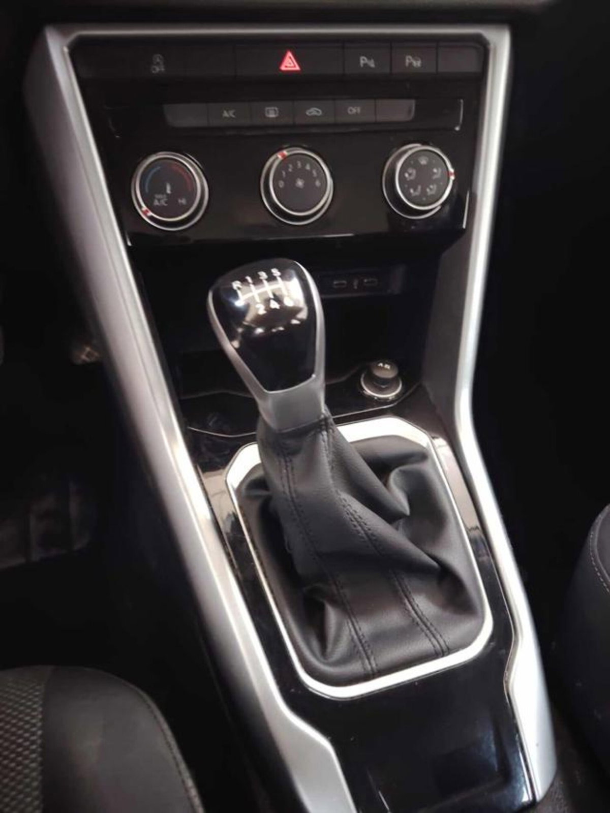 Volkswagen T-Roc 1.0 TSI Life (5)
