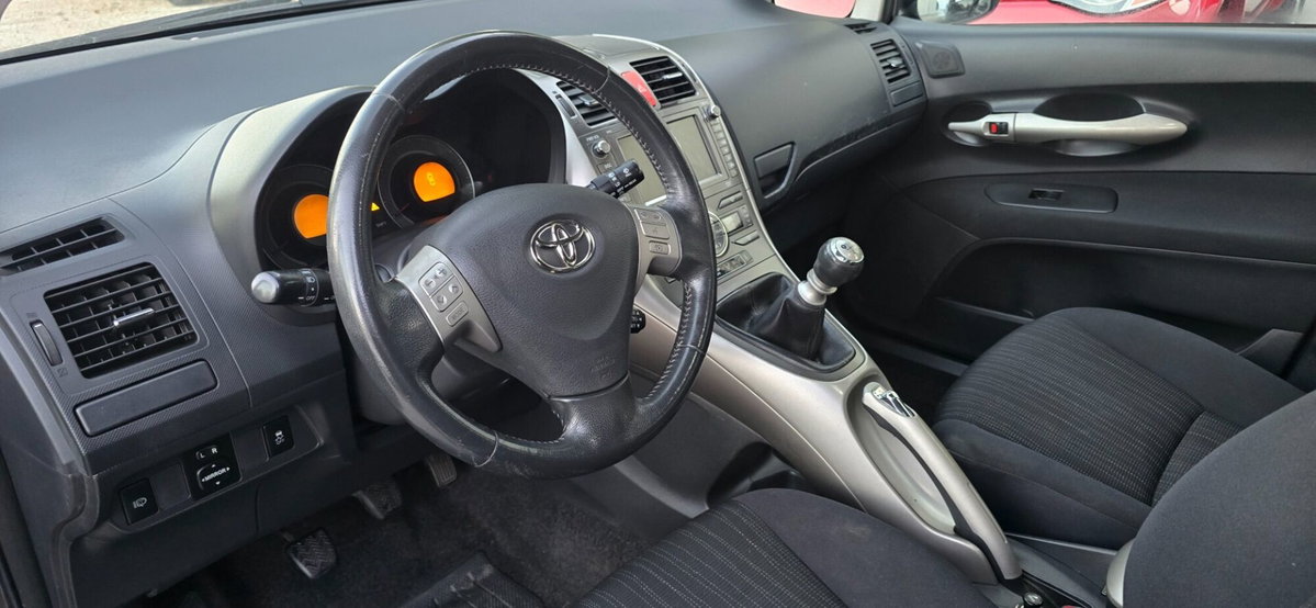 Toyota Auris 2.0 D-4D DPF 5 porte Sol (10)