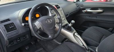 Toyota Auris 2.0 D-4D DPF 5 porte Sol (10)