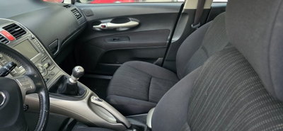 Toyota Auris 2.0 D-4D DPF 5 porte Sol (13)