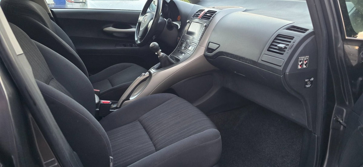 Toyota Auris 2.0 D-4D DPF 5 porte Sol (14)