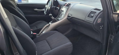 Toyota Auris 2.0 D-4D DPF 5 porte Sol (14)