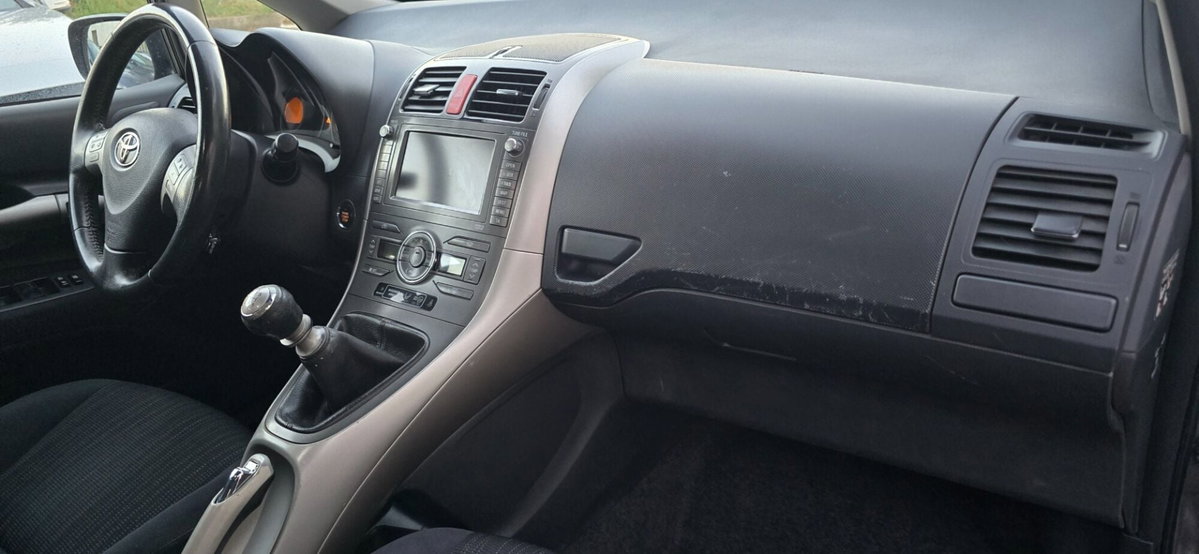 Toyota Auris 2.0 D-4D DPF 5 porte Sol (16)