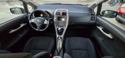 Toyota Auris 2.0 D-4D DPF 5 porte Sol (18)