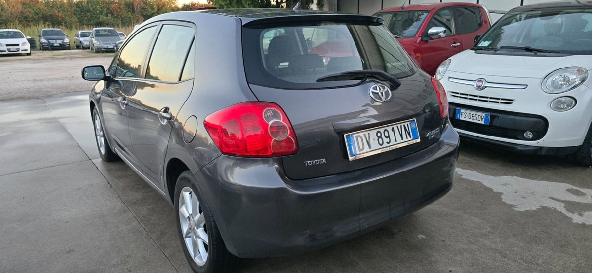 Toyota Auris 2.0 D-4D DPF 5 porte Sol (4)