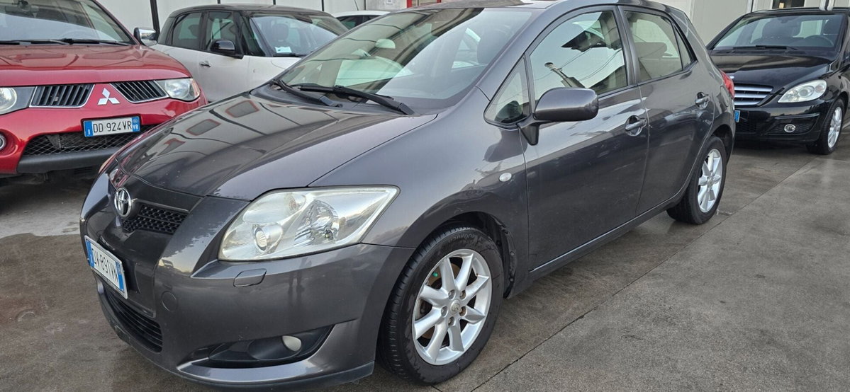 Toyota Auris 2.0 D-4D DPF 5 porte Sol (6)