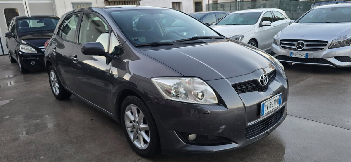 Toyota Auris 2.0 D-4D DPF 5 porte Sol (7)