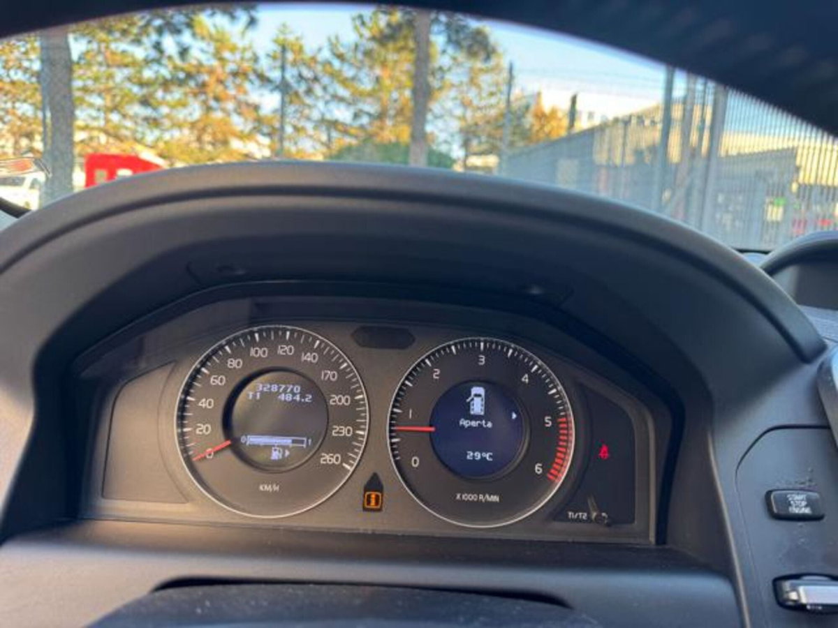 Volvo XC60 2.4 D 175 CV FWD DRIVe Kinetic (10)