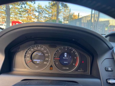 Volvo XC60 2.4 D 175 CV FWD DRIVe Kinetic (10)