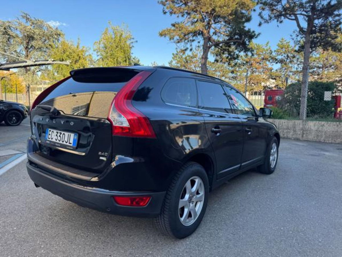 Volvo XC60 2.4 D 175 CV FWD DRIVe Kinetic (3)