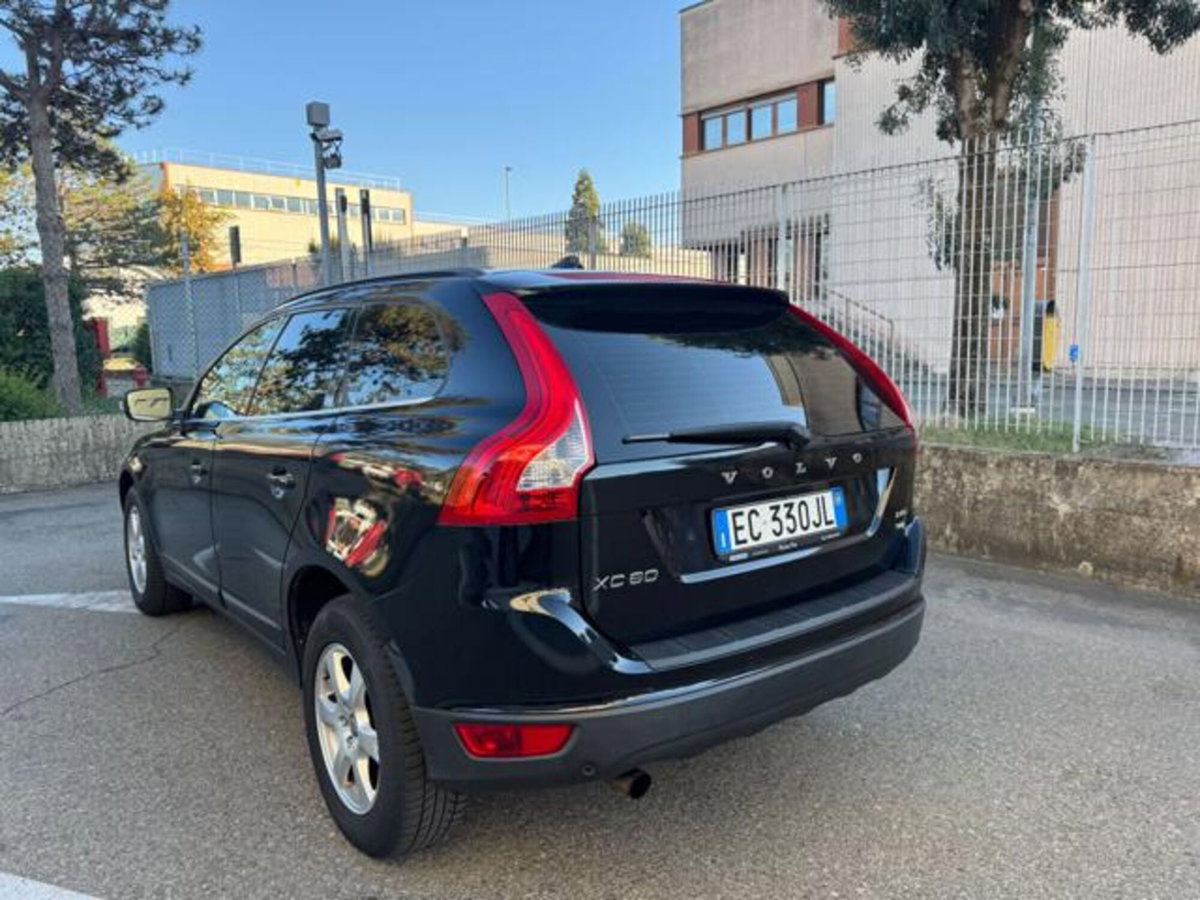 Volvo XC60 2.4 D 175 CV FWD DRIVe Kinetic (4)