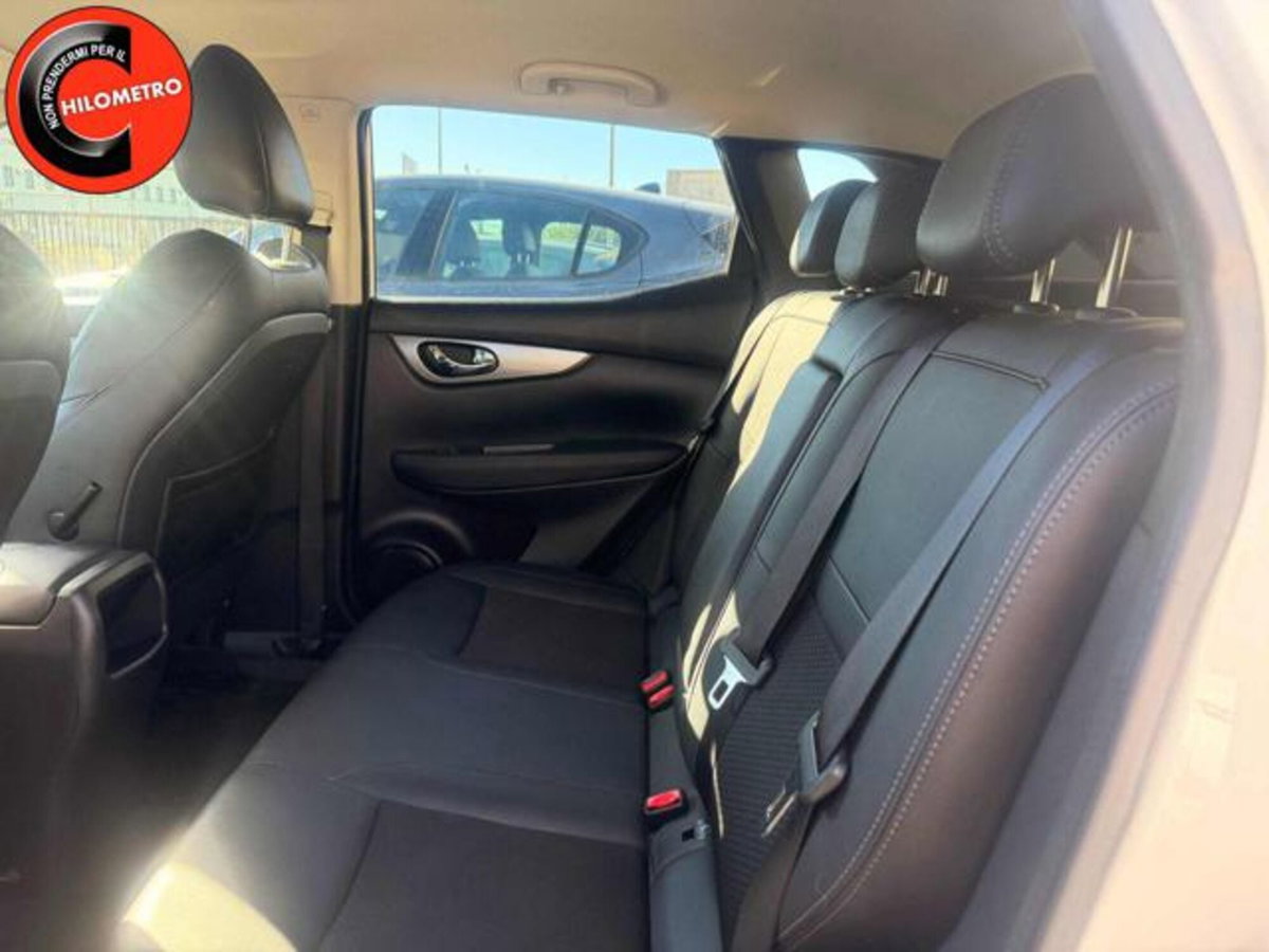 Nissan Qashqai 1.3 DIG-T 140 CV Tekna (13)
