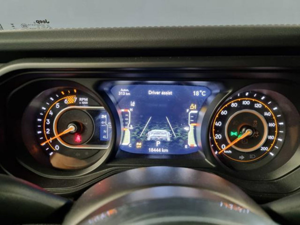 Jeep Wrangler Unlimited 2.0 Turbo Sahara (6)