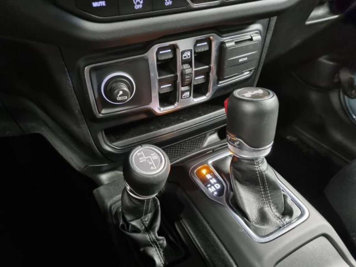 Jeep Wrangler Unlimited 2.0 Turbo Sahara (9)