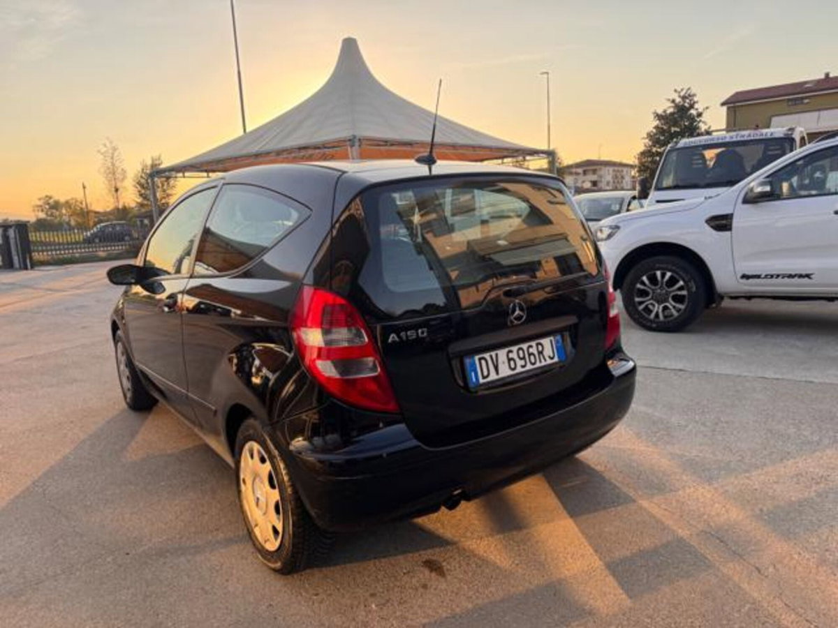Mercedes-Benz Classe A 150 BlueEFFICIENCY Coupé Avantgarde (6)