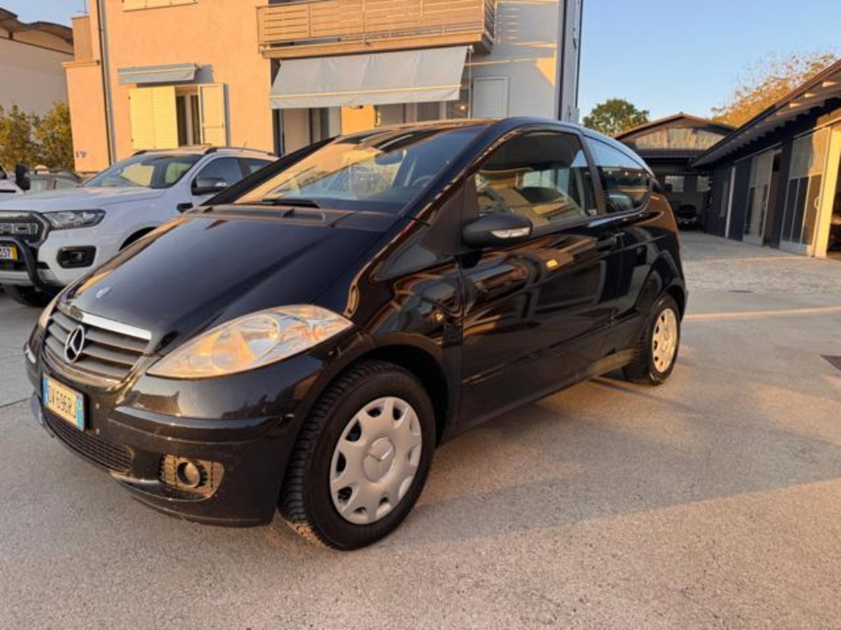 Mercedes-Benz Classe A 150 BlueEFFICIENCY Coupé Avantgarde (8)