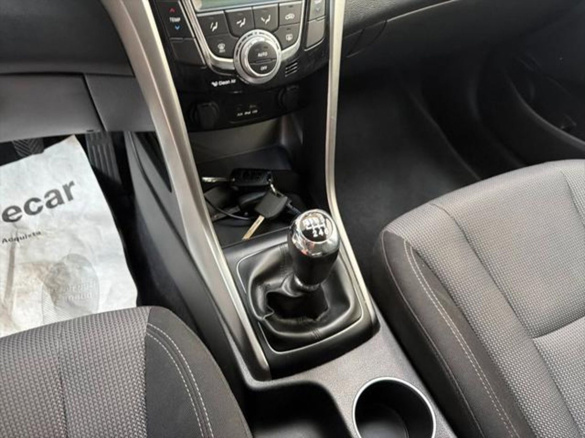 Hyundai i30 Station Wagon 1.6 CRDi Comfort (11)