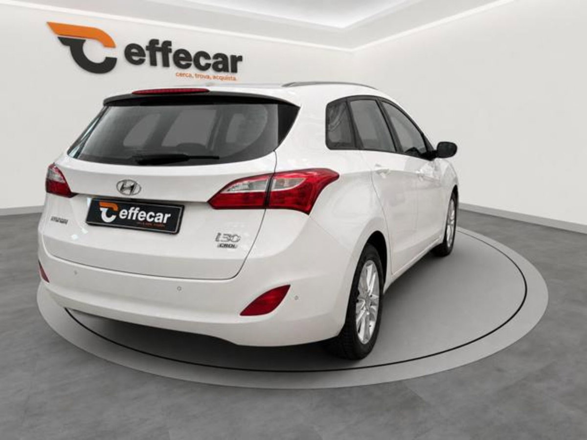 Hyundai i30 Station Wagon 1.6 CRDi Comfort (6)