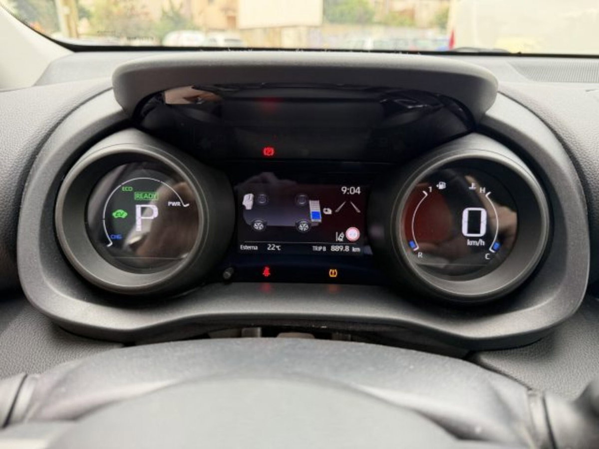 Toyota Yaris 1.5 Hybrid 5 porte Trend (10)