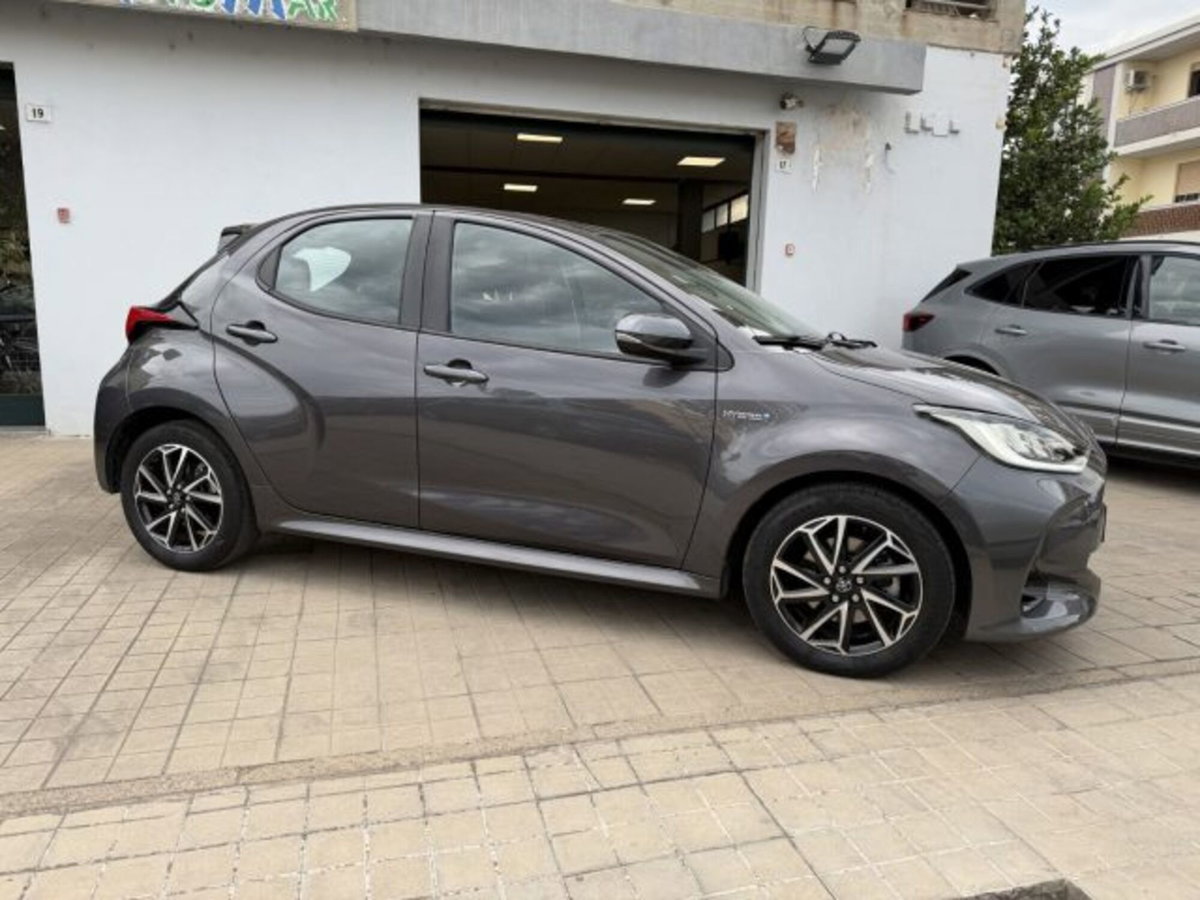 Toyota Yaris 1.5 Hybrid 5 porte Trend (2)
