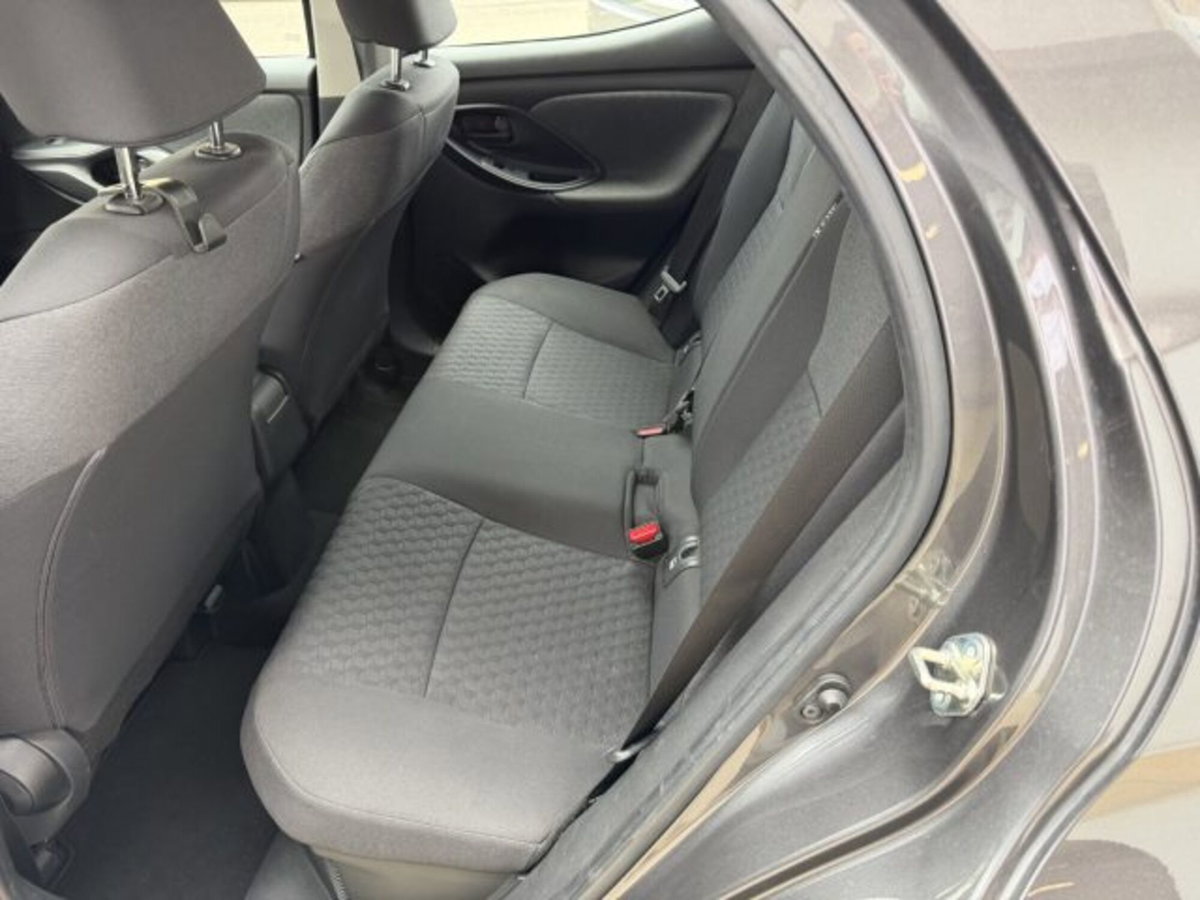 Toyota Yaris 1.5 Hybrid 5 porte Trend (9)