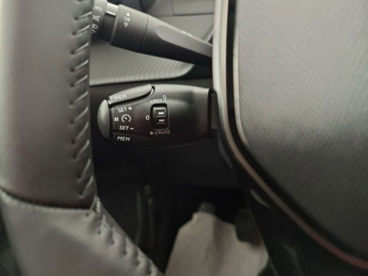 Peugeot 2008 1.2 turbo Allure 100cv (6)