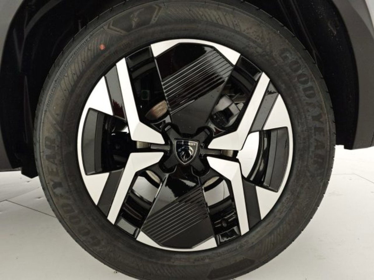 Peugeot 2008 1.2 turbo Allure 100cv (9)
