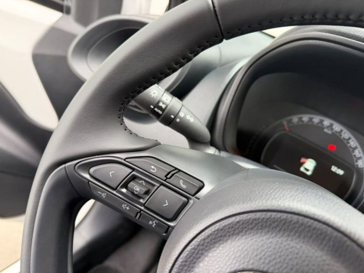 Toyota Aygo X 1.0 Active 72cv (11)