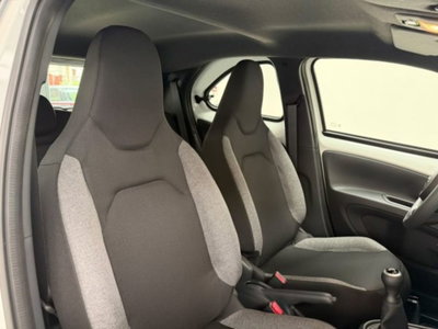 Toyota Aygo X 1.0 Active 72cv (9)
