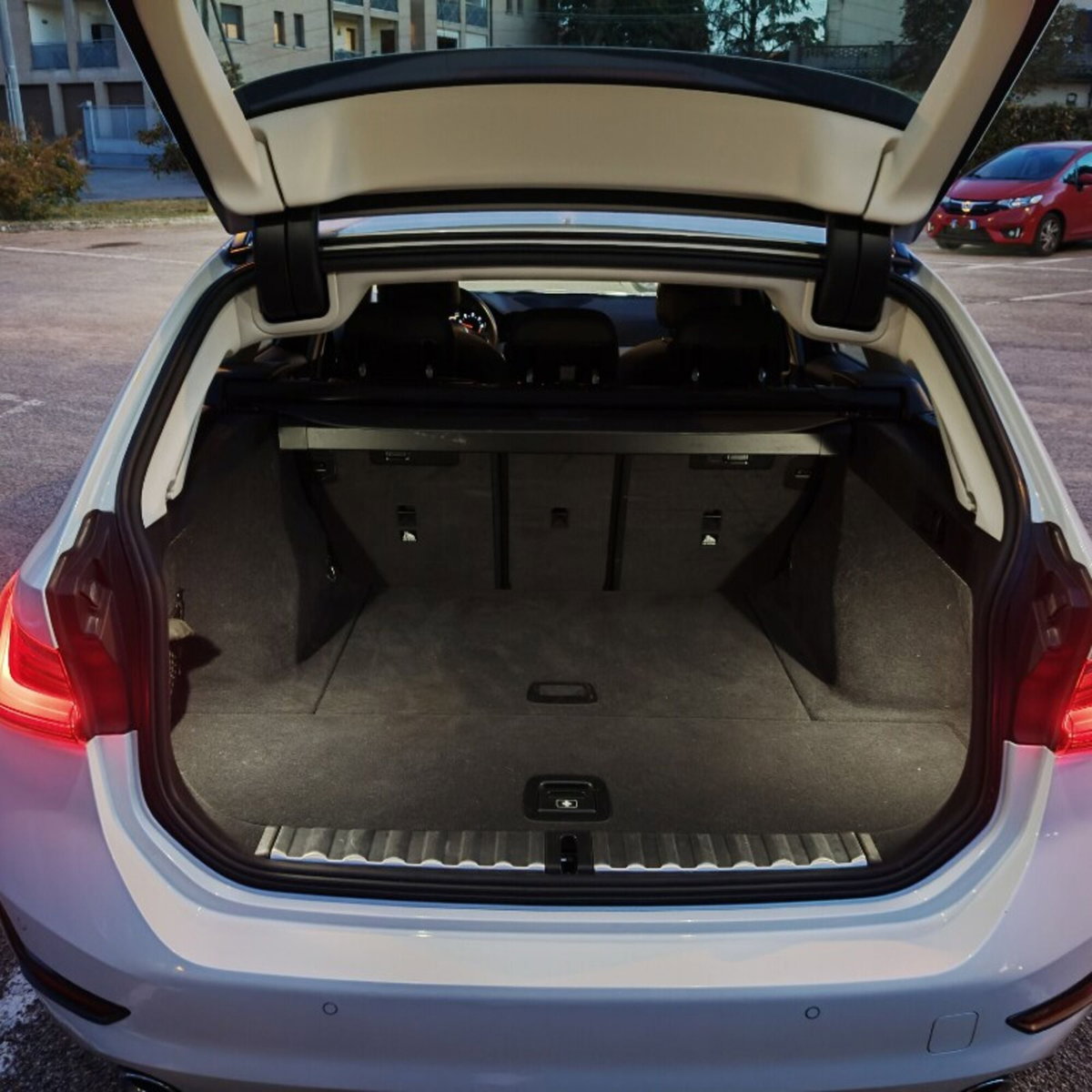 BMW Serie 3 Touring 320d 48V (8)