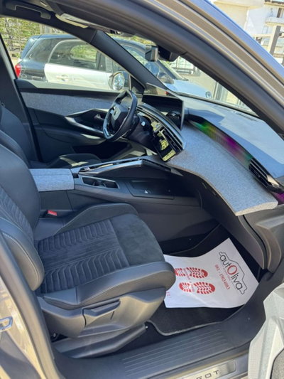 Peugeot 3008 1.2 hybrid 48V GT 136cv e-dcs6 (8)