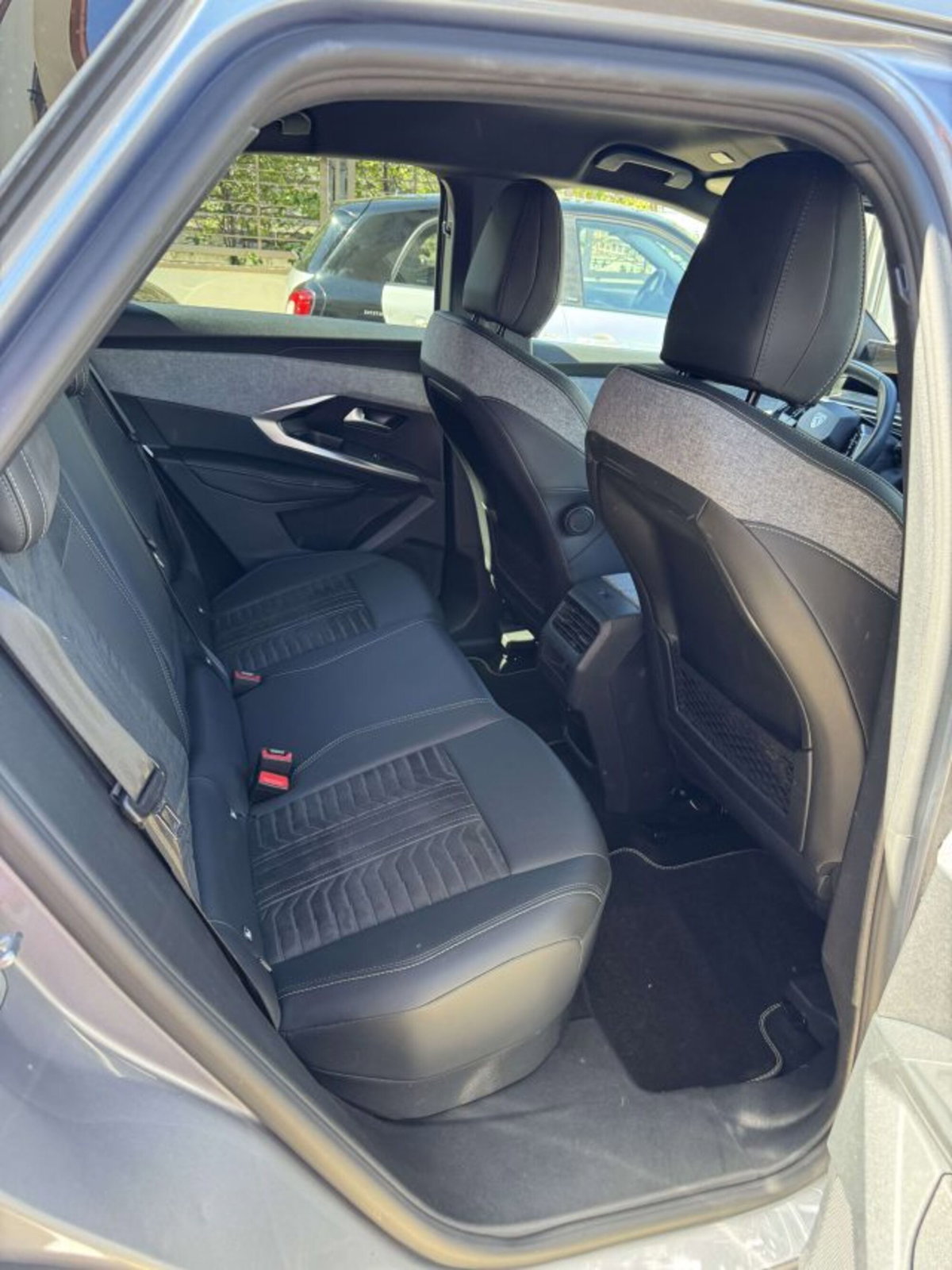 Peugeot 3008 1.2 hybrid 48V GT 136cv e-dcs6 (9)