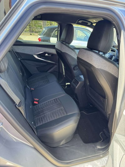 Peugeot 3008 1.2 hybrid 48V GT 136cv e-dcs6 (9)