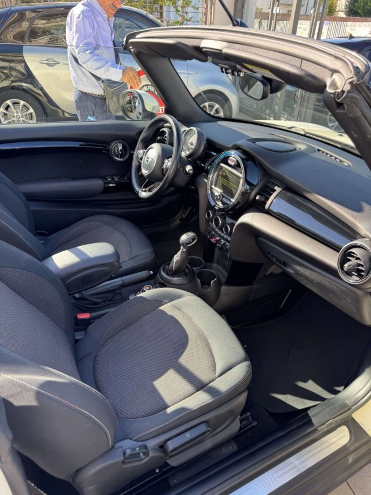 MINI Mini Cabrio 1.5 Cooper D Cabrio (14)