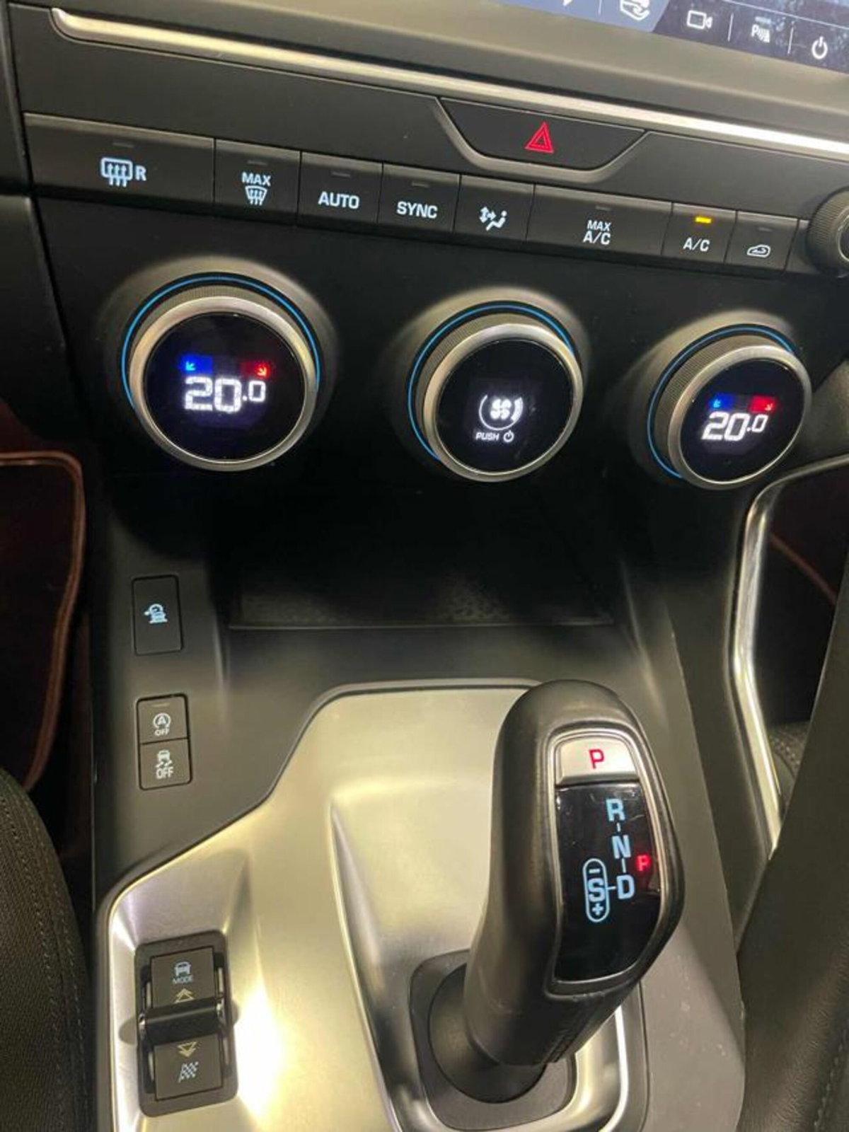 Jaguar E-Pace 2.0D 150 CV AWD aut. (12)