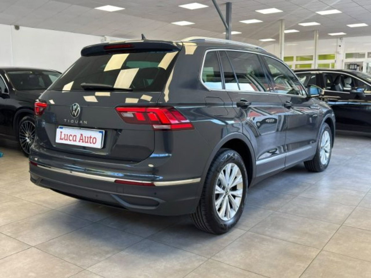 Volkswagen Tiguan 2.0 tdi R-Line 150cv dsg (4)