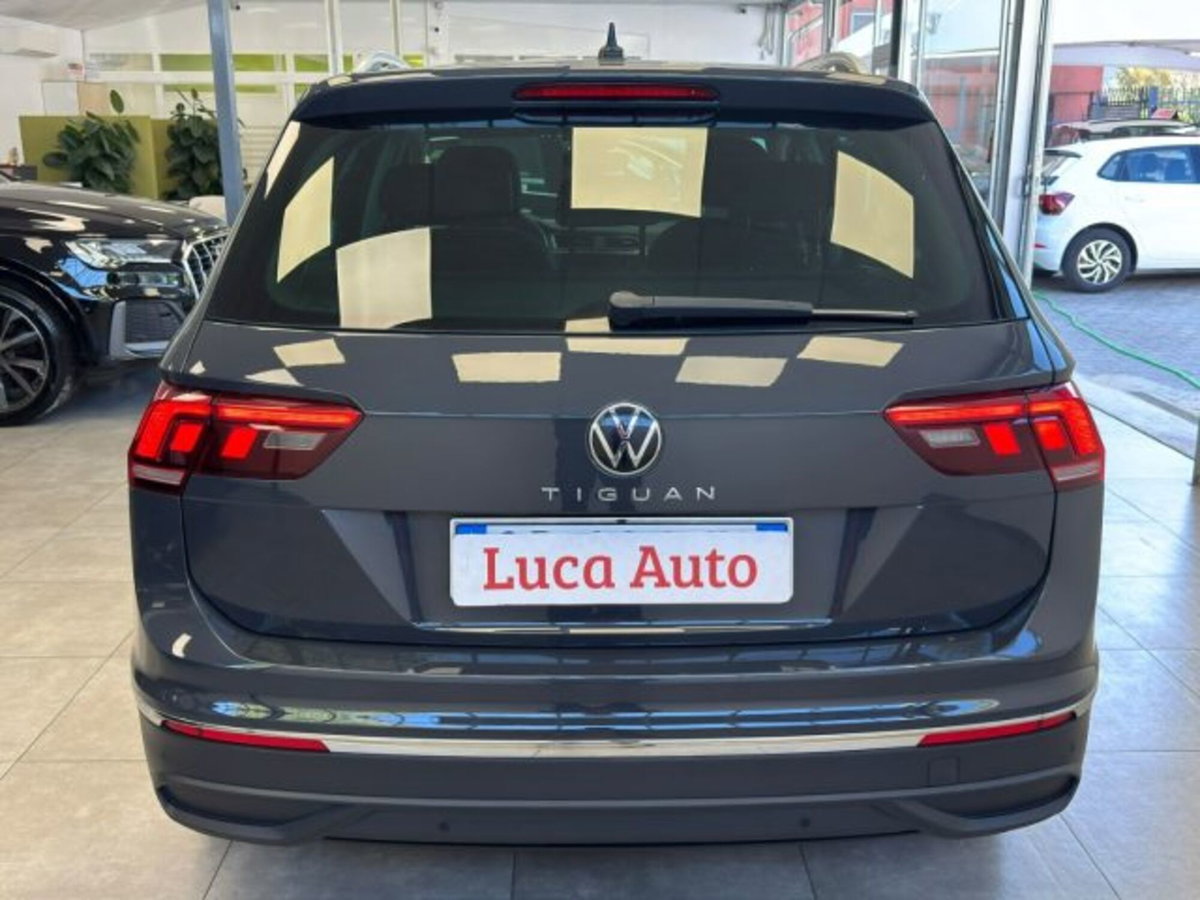 Volkswagen Tiguan 2.0 tdi R-Line 150cv dsg (5)